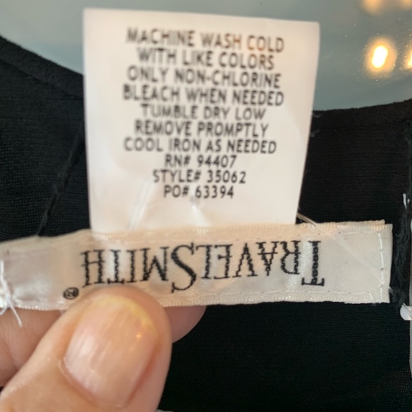 Reversible floral print and solid black dress - Picture 8 of 9